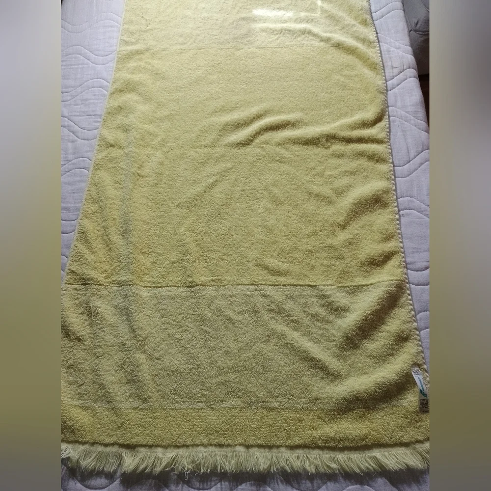 Vintage Yellow Fieldcrest All Cotton Face Bath Towel sculpted floral